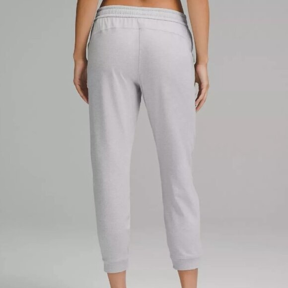 NWT Lululemon Soft Jersey Classic-Fit Mid Rise 7/8 Jogger - Picture 2 of 6